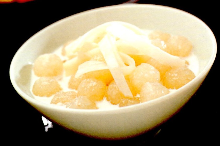 Rice Balls with Young Coconut Flesh in Coconut Cream