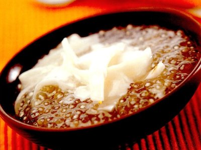 Sweet Tapioca Pearls and Young Coconut Flesh with Coconut Cream